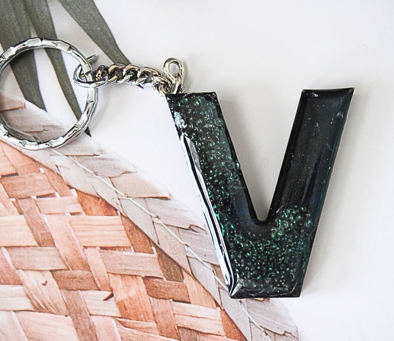 'V' SACRAMENTO LETTER KEYCHAIN 'V' SACRAMENTO LETTER KEYCHAIN