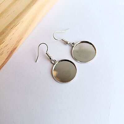 Round Bezel With Earring Hook Round Bezel With Earring Hook