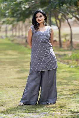 Women Sleeveless Jacquard Short Kurta - Grey