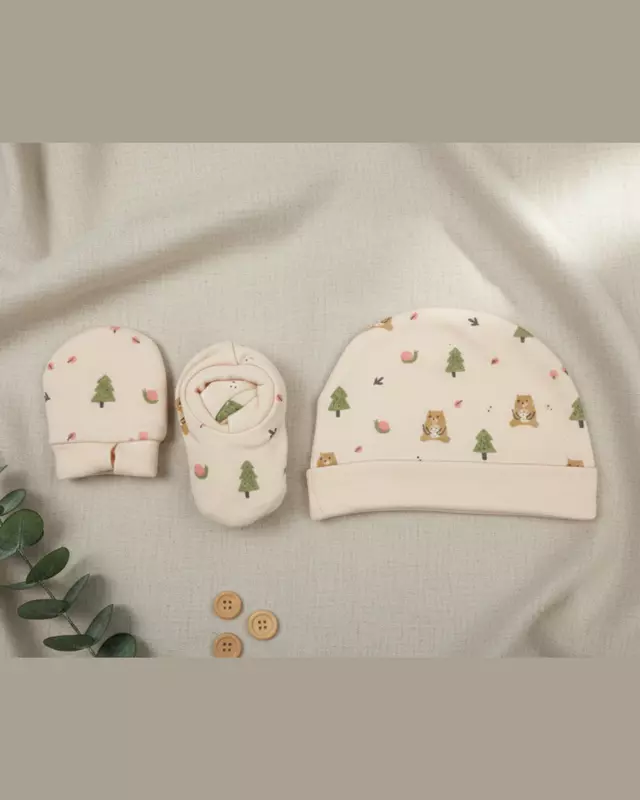 LittleToons Baby Essentials 3-Piece Set – Soft Cotton Cap, Mittens & Booties for Newborns (0–3 Months)