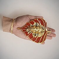 Mini Enamel Leaf Ganesh Red color Aluminium Idol Mini Enamel Leaf Ganesh Red color Aluminium Idol