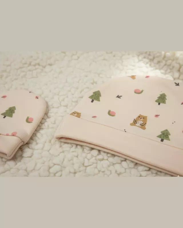 LittleToons Baby Essentials 3-Piece Set – Soft Cotton Cap, Mittens & Booties for Newborns (0–3 Months)