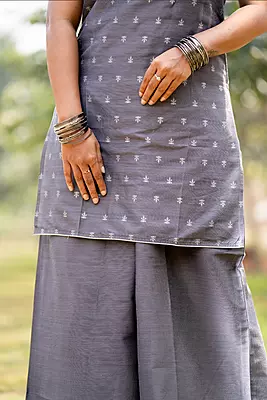 Women Sleeveless Jacquard Short Kurta - Grey