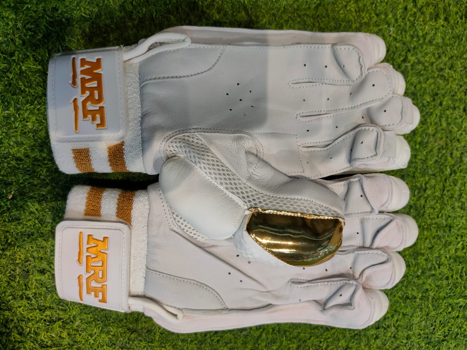CRICKET BATTING GLOVES MRF