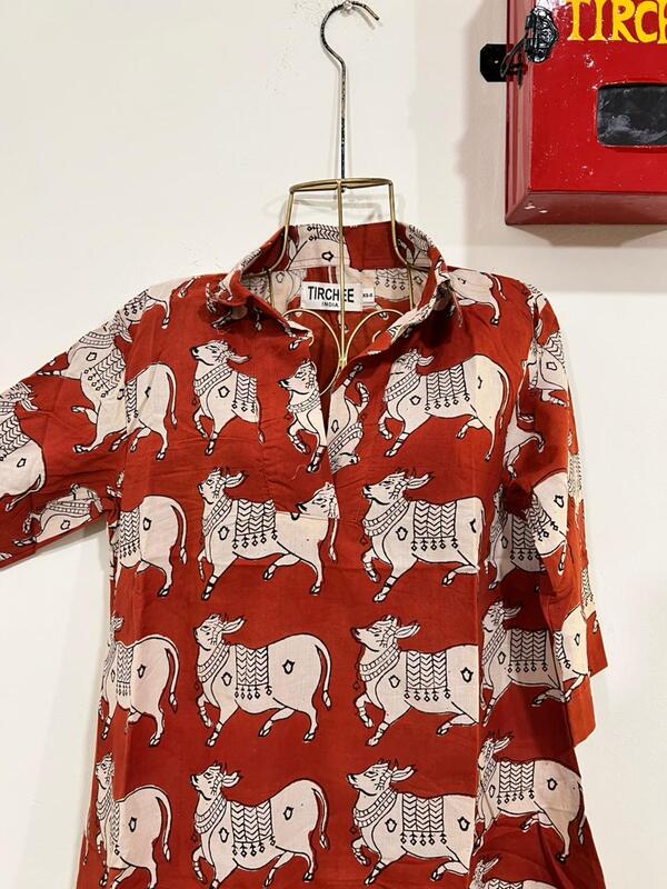 Kavya's High-Low Collared Top - Red & Pichwai