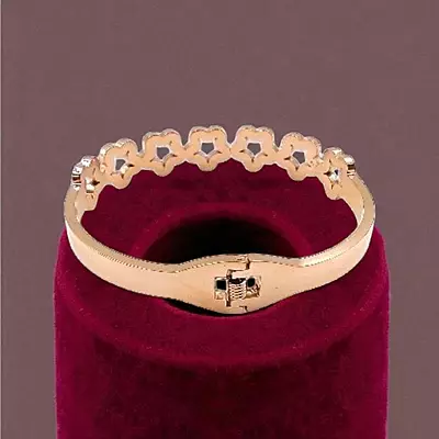 Dainty Star Design Bangle Bracelet with Crystals