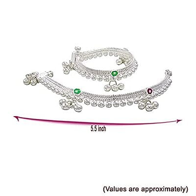 Silver Gift set for Baby (Anklets/Pattani design kolusu, Bindhi/PottuKit) Silver Gift set for Baby (Anklets/Pattani design kolusu, Bindhi/PottuKit)