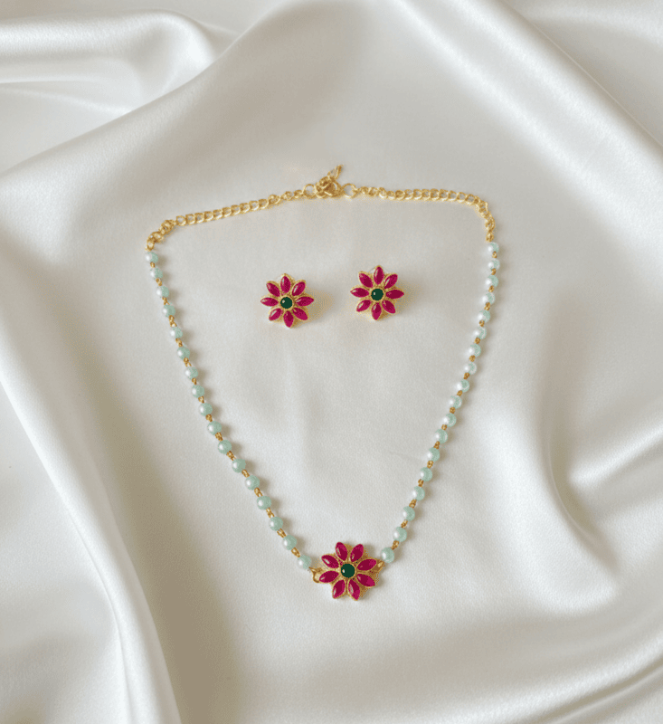 Elegant floral pearl necklace set