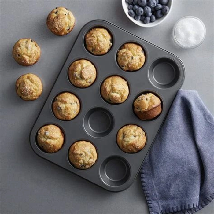 Nonstick 12 cavity muffin mould