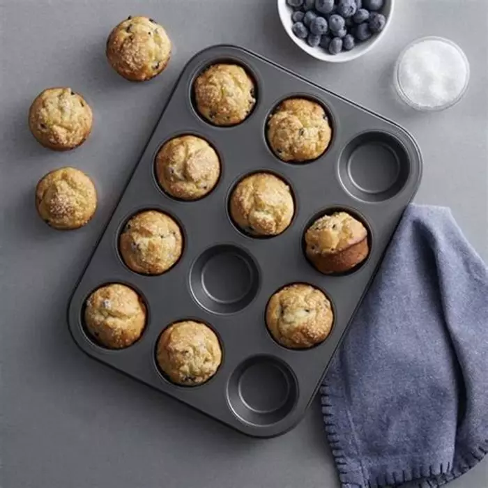 Nonstick 12 cavity muffin mould