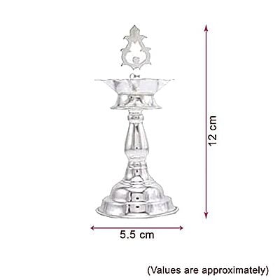 Traditional Kuthu Vilakku