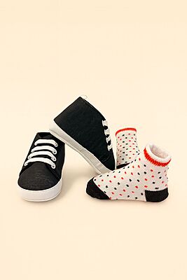 Unisex Soft Cotton Baby Shoes & Socks Gift Set (0–12 Months) – Black Unisex Soft Cotton Baby Shoes & Socks Gift Set (0–12 Months) – Black