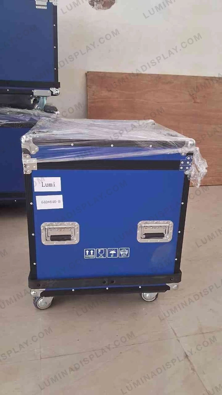 Foam-lined stackable flight case for transporting rental LED display cabinets – Lumina