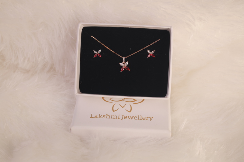 Silver kaviya pendant set with rosegold finish