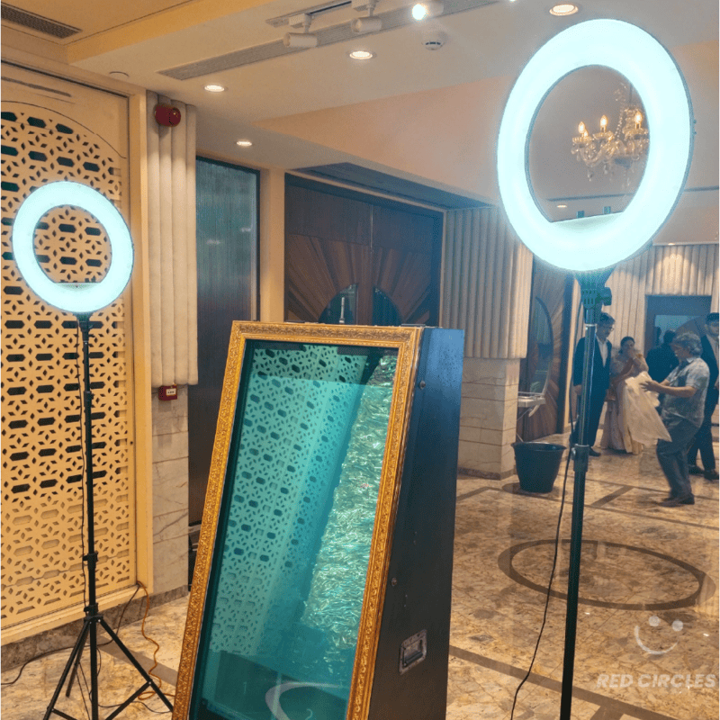 MIRROR PHOTO BOOTH