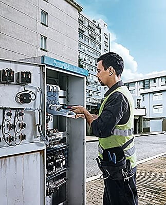 Bosch GO 2 Professional Kit, Lithium-ion Cordless Screwdriver + 33 piece Screwdriver Bit Set + Case