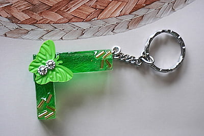 'L' LETTER FEATHER BUTTERFLY KEYCHAIN 'L' LETTER FEATHER BUTTERFLY KEYCHAIN