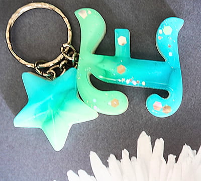 'E' ASTER INSPIRED LETTER KEYCHAIN(LKI00006) 'E' ASTER INSPIRED LETTER KEYCHAIN(LKI00006)