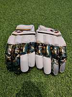 CRICKET BATTING GLOVES SG HP LITE