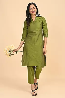 Women V-Neck Long Kurta