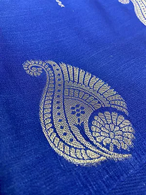 ? Royal Blue Soft Silk Saree with Elegant Check Pattern & Paisley Motifs ✨