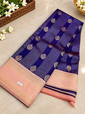 Elegant and graceful, this dusty pink jacquard silk saree features an intricate all-over woven pattern that gives the fabric a rich, textured look with a beautiful subtle sheen. ✨