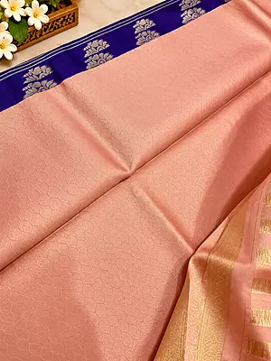 Elegant and graceful, this dusty pink jacquard silk saree features an intricate all-over woven pattern that gives the fabric a rich, textured look with a beautiful subtle sheen. ✨