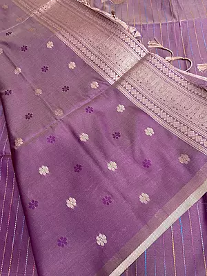 ?✨??✨? Royal Plum and Zari Elegance Description: * A rich plum-purple silk-blend saree featuring fine horizontal lines and scattered stylized silver-pink floral or peacock motifs across the body.