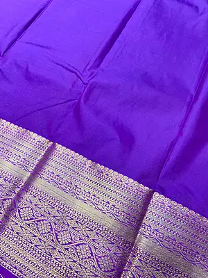 ? Peach & Purple Silk Saree – Description A graceful peach silk saree featuring delicate gold zari floral buttas scattered elegantly across the body.