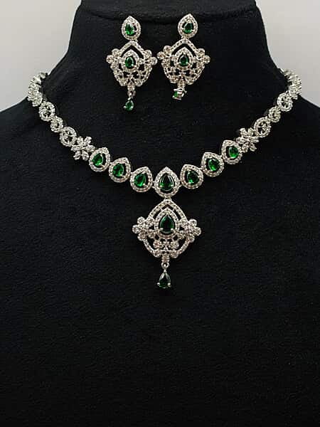 Necklace jewellery