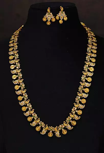 Laxmi devi design with peacock design long haram ?