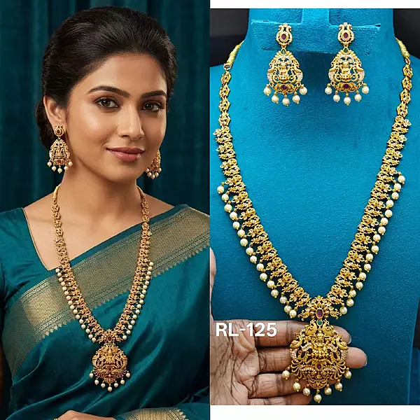 Beautiful laxmi devi long haram ?