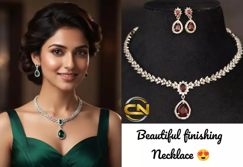 Beautiful silver necklace ?