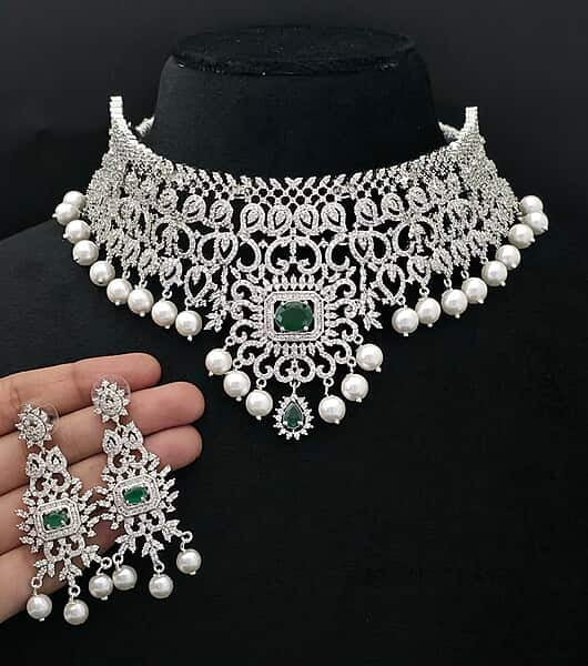 Silver Choker ?