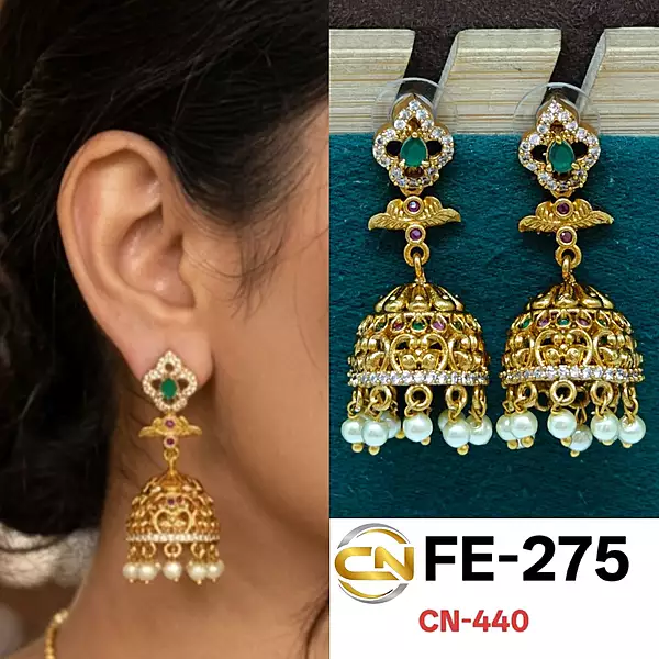 Gold looks Earrings ?