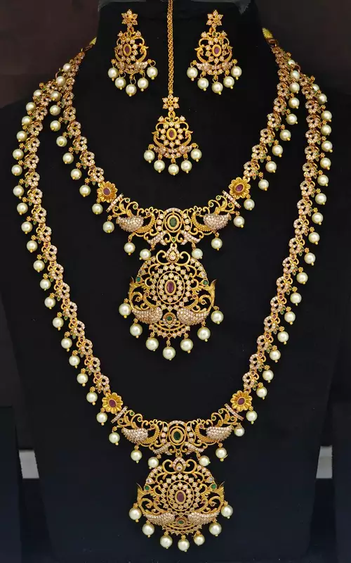 Beautiful peacock design set