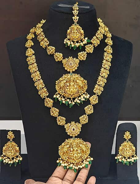 Nakshi finishing laxmi devi design combo set ?