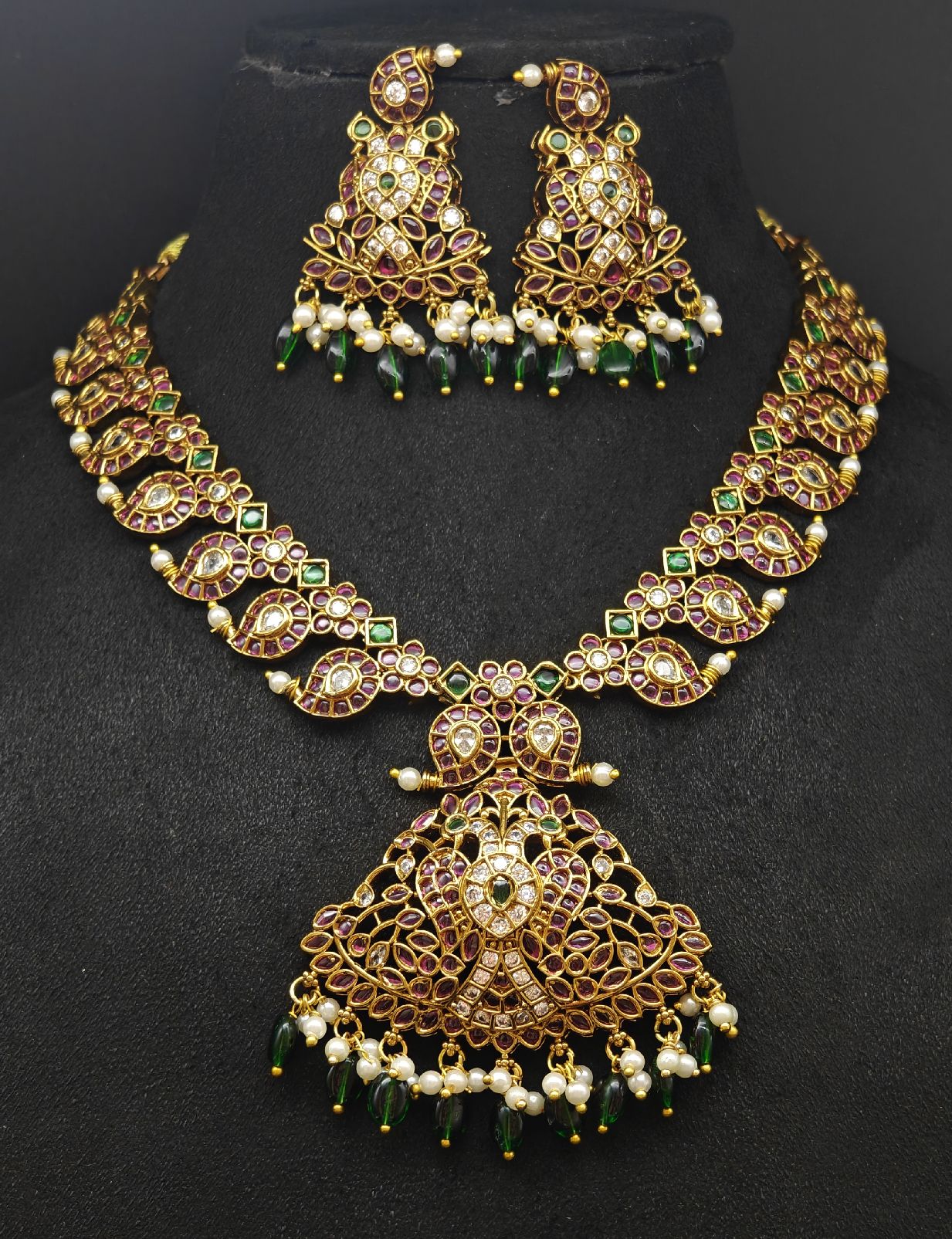 Kempu stone mango design necklace ?