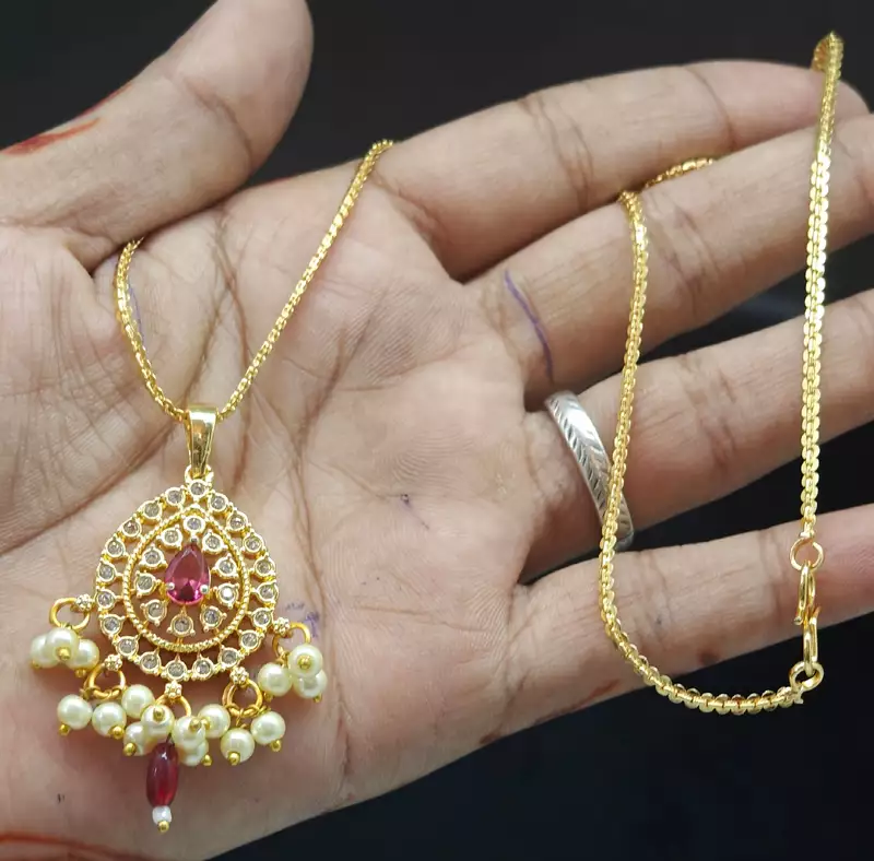 Chain with Locket ?