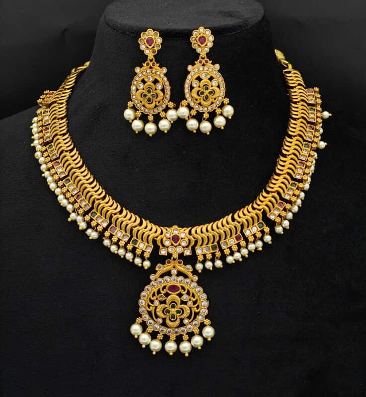 Jalebi Short Necklace ?