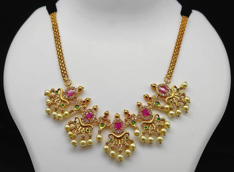 necklace style choker ?