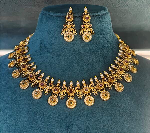 Short necklace jewellery