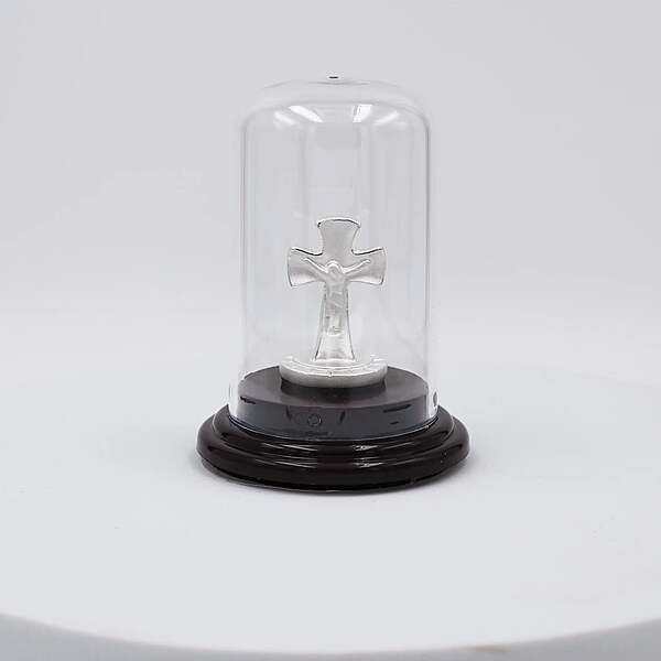 Silver Jesus Statue: Prayer, Gift, and Car Adornment