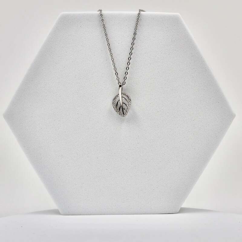 92.50 silver Leaf Pendent With Chain