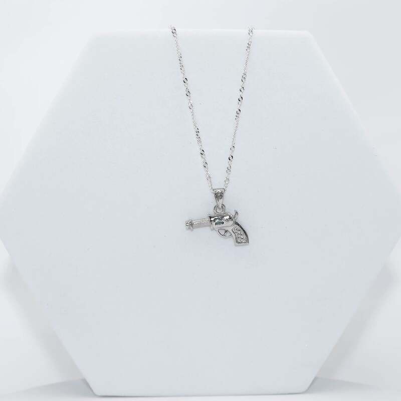 92.50 Silver Gun Shaped Pendent with chain
