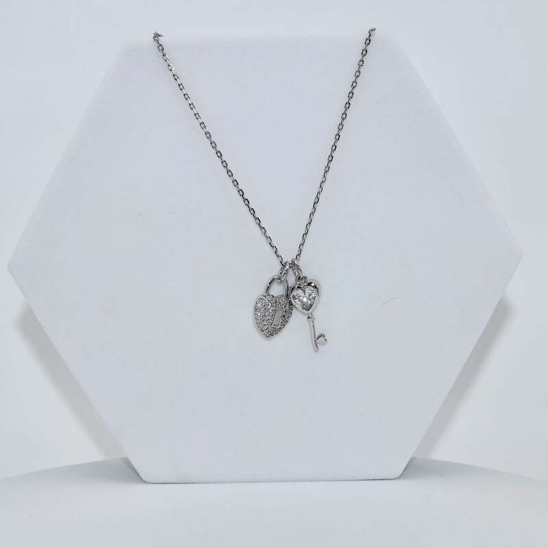 92.50 silver Heart Dimond Lock & Key Pendent with Chain
