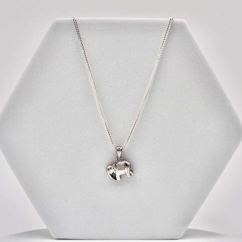 92.50silver elephent pendent with chain