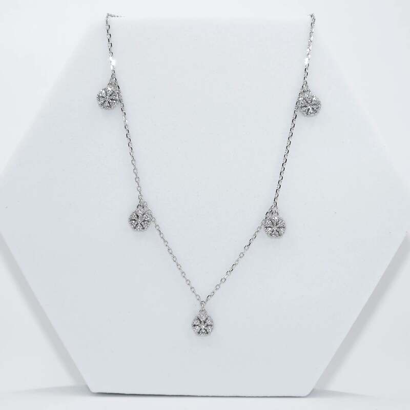 92.50 Silver mini neckless with 5 Dimond flower hangings