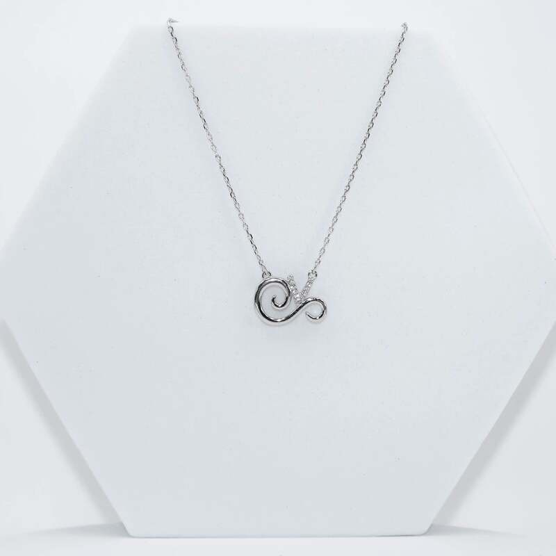 92.50 Silver Alphabet V pendent with SPRIAL DESINE Chain