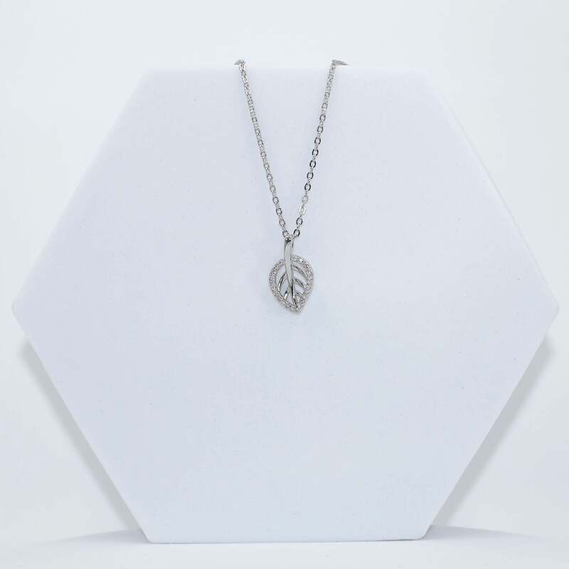 92.50 silver Leaf Pendent With Chain